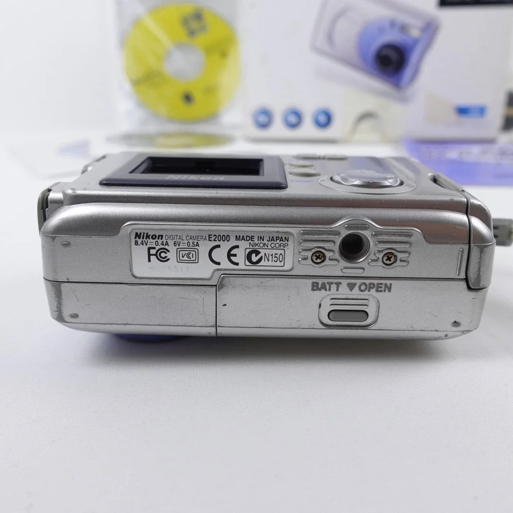 Nikon CoolPix E2000 2.0 Megapixel Digital Camera w/Memory Card Tested CIB